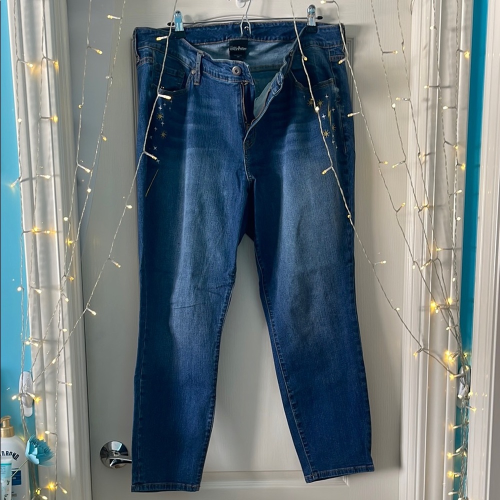 Harry Potter Classic Skinny Jean - Vintage Stretch Medium Wash with Embroidery